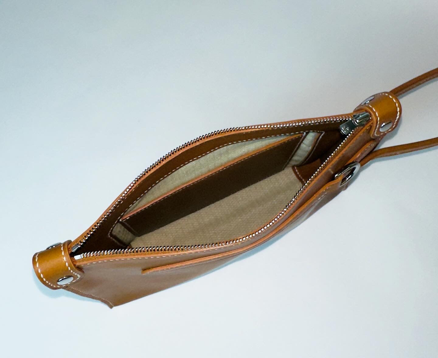 item no 11. pouch with an erect handle