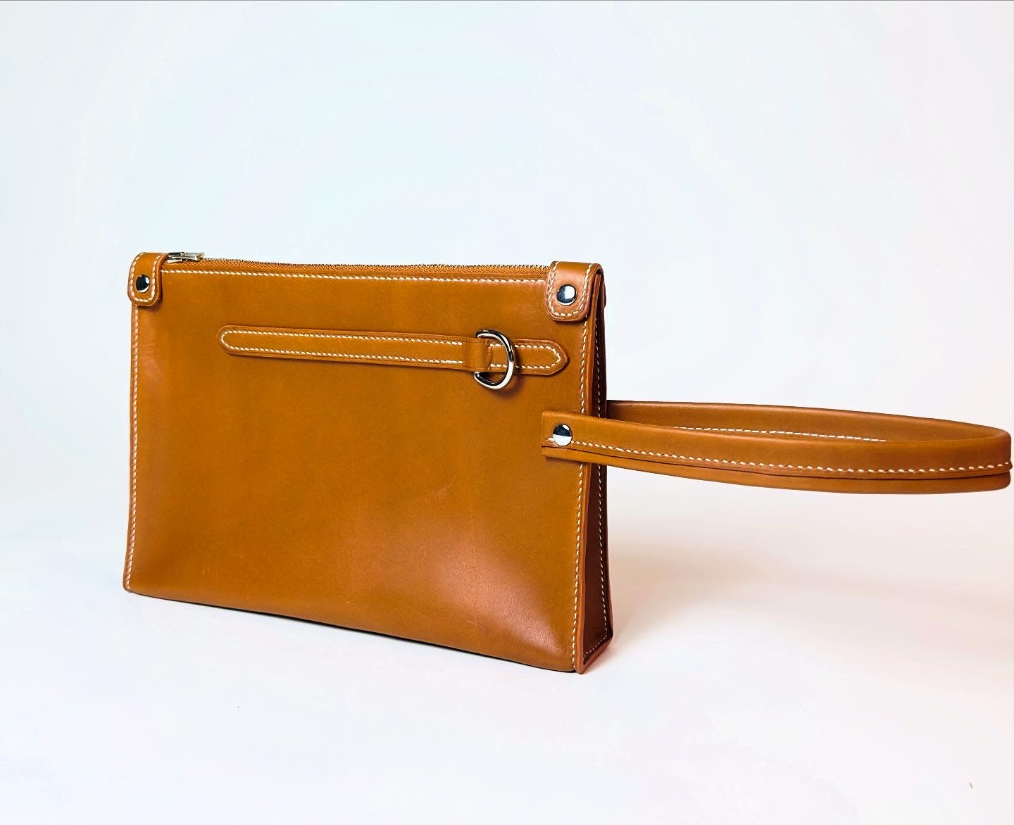 item no 11. pouch with an erect handle